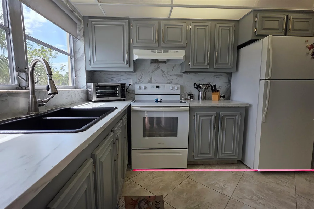4047 NW 16th St #302, Fort Lauderdale: photo 1 of 22