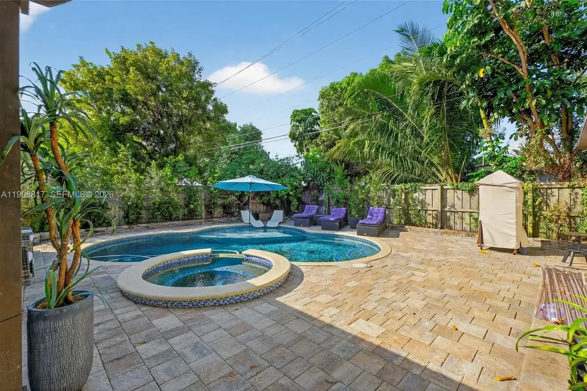 155 NW 124th St, North Miami: photo 1 of 44