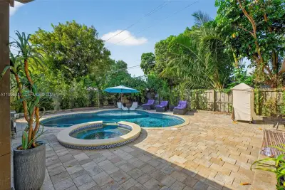 155 NW 124th St, North Miami: photo 1 of 44