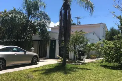 1374 NE 176 St #3, North Miami Beach: photo 1 of 7