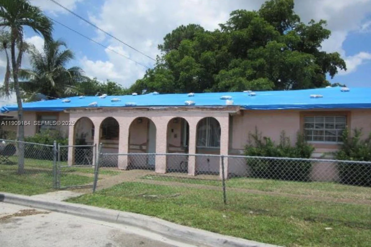 2800 NW 9th Pl, Fort Lauderdale: photo 1 of 15