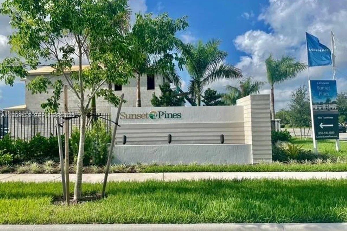 15929 SW 2nd Pl, Pembroke Pines: photo 1 of 27