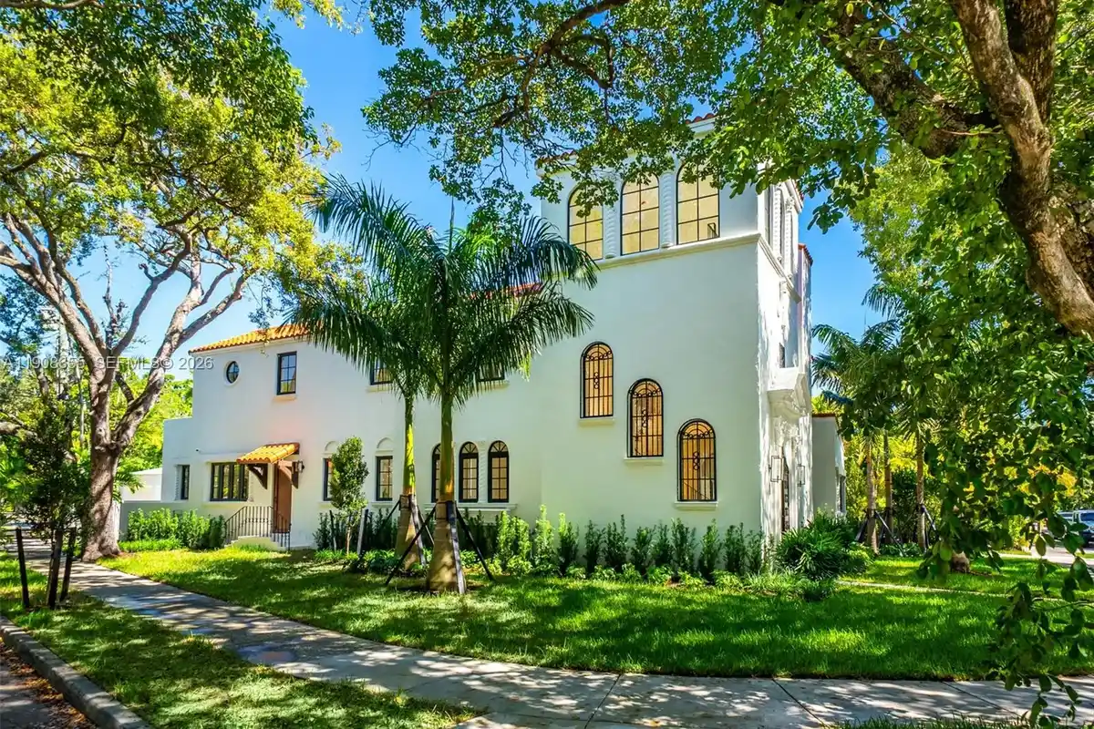 601 NE 56th St, Miami: photo 1 of 79