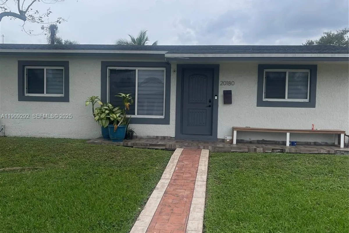 20180 NW 14th Ct, Miami Gardens: photo 1 of 12