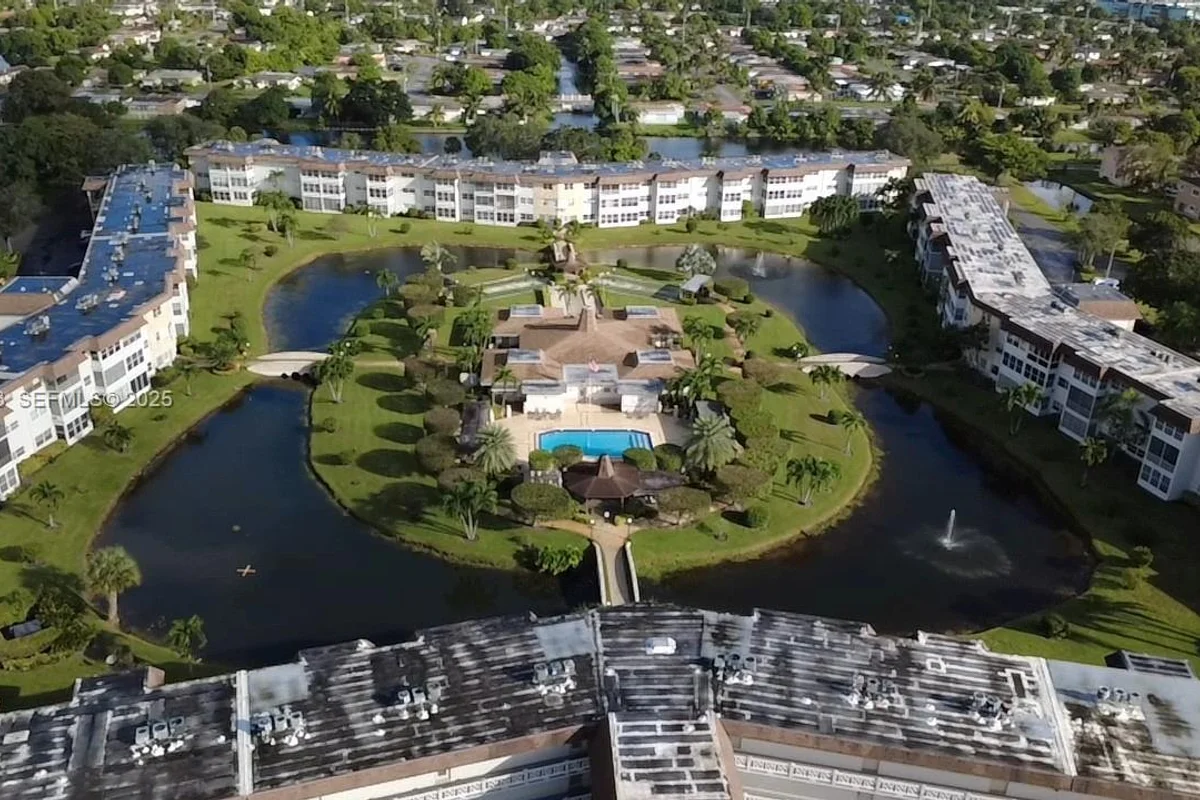 4700 NW 35th St #602, Lauderdale Lakes: photo 1 of 16