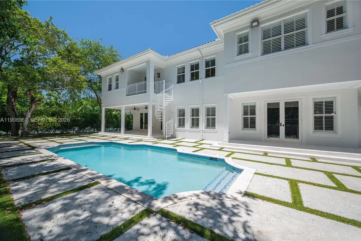 680 Destacada Ave, Coral Gables: photo 1 of 31