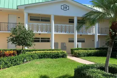 19 Colonial Club Dr #202, Boynton Beach: photo 1 of 18