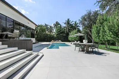 7910 Los Pinos Cir, Coral Gables: photo 1 of 25