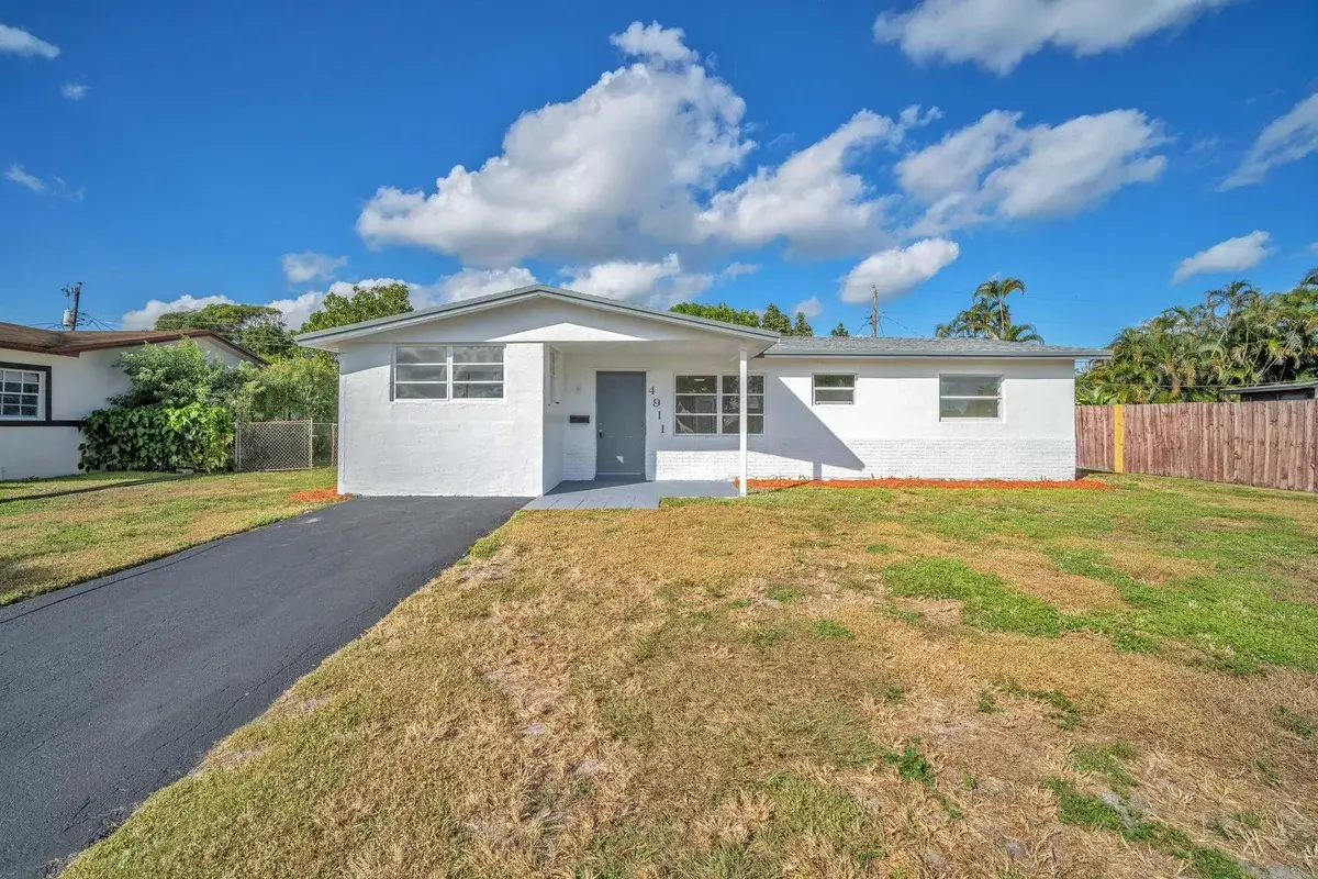 4911 NW 16th St, Lauderhill: photo 1 of 48