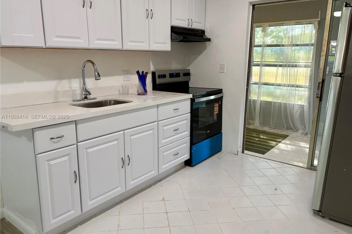 7310 NW 1st St #105, Margate: photo 1 of 33