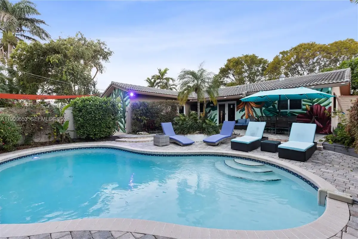 418 SE 3rd Ter, Dania Beach: photo 1 of 58