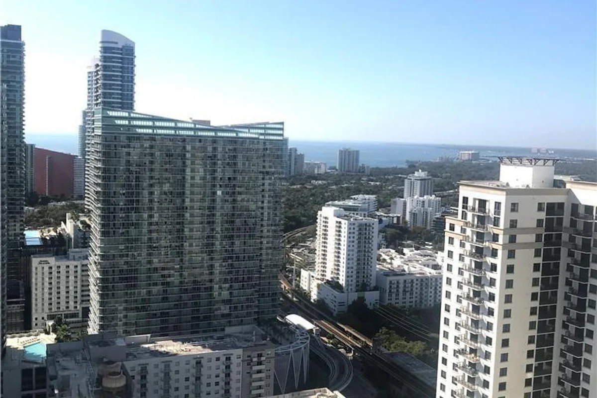Condo in Miami: photo 1 of 31