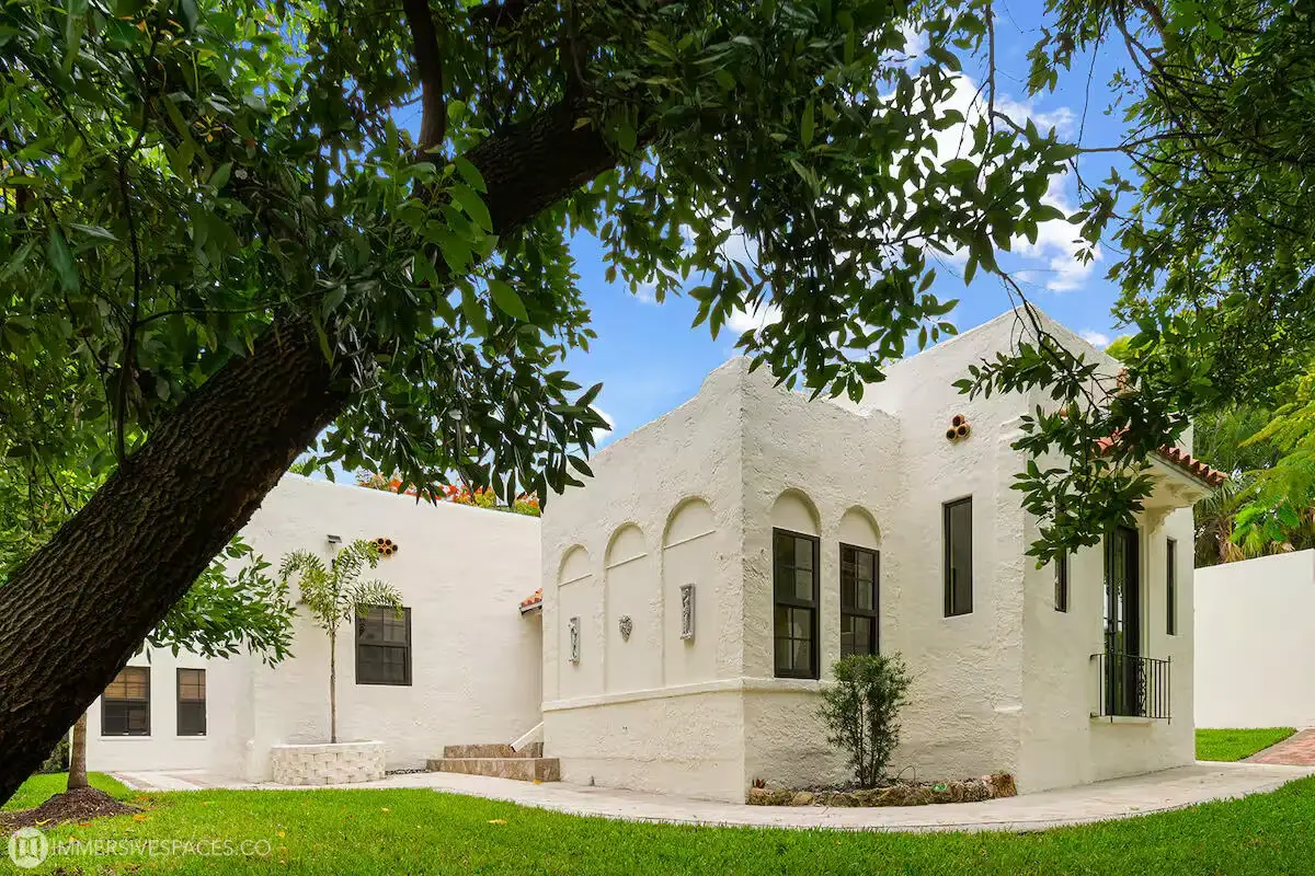 828 35th St, West Palm Beach: photo 1 of 33