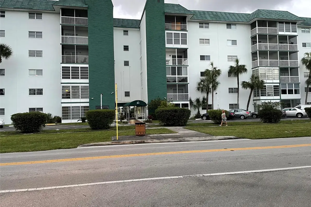 4751 NW 21st St #500, Lauderhill: photo 1 of 4
