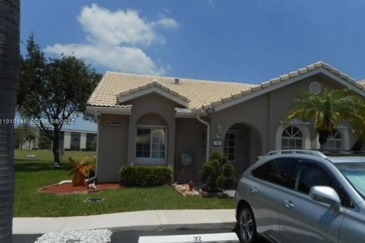 3171 Holiday Springs Blvd #32-5, Margate: photo 1 of 8