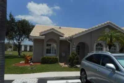 3171 Holiday Springs Blvd #32-5, Margate: photo 1 of 8