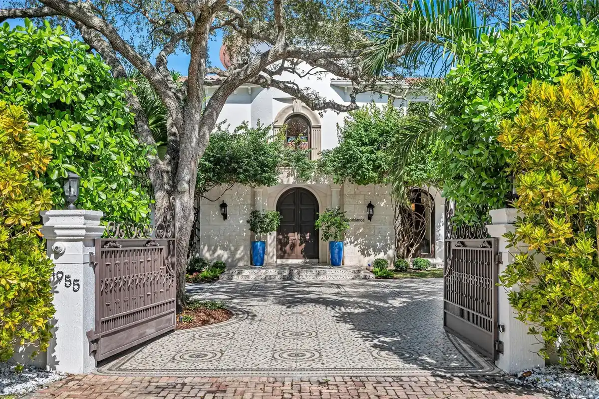 4955 SW 83rd St, Miami: photo 1 of 68