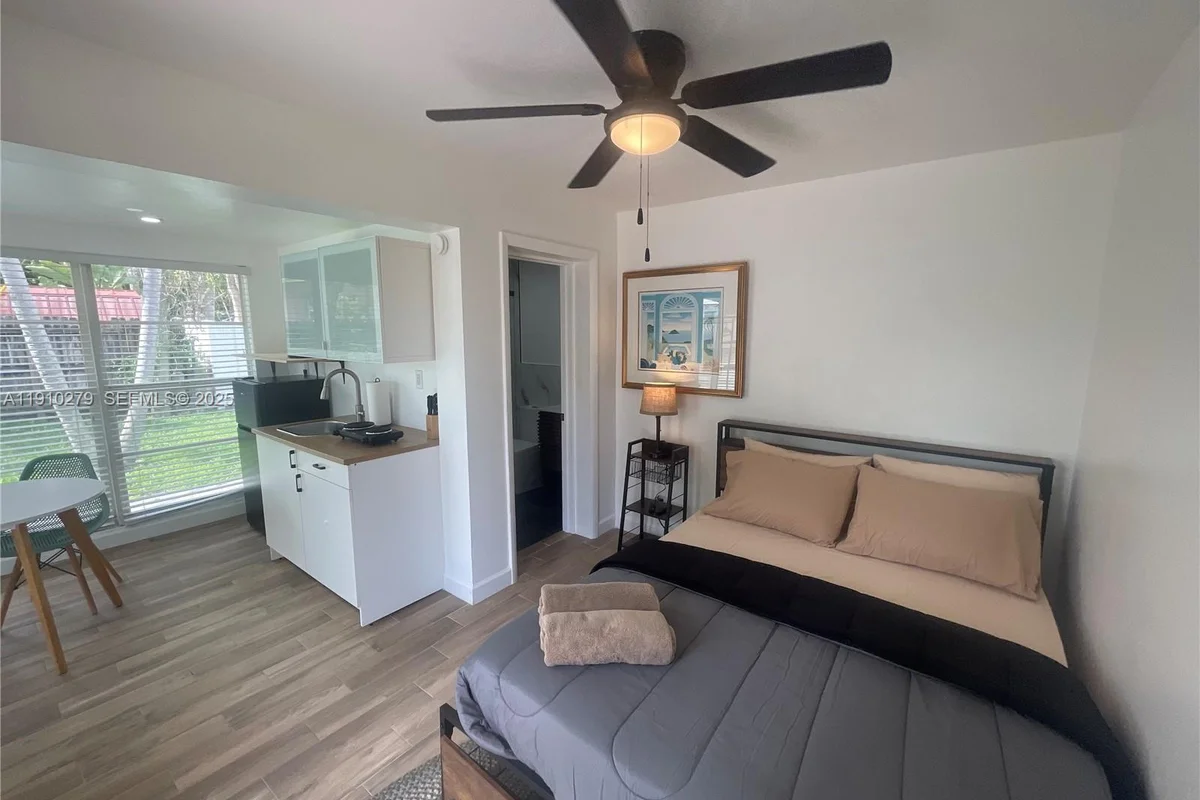1505 NE 15th Ave #4, Fort Lauderdale: photo 1 of 8