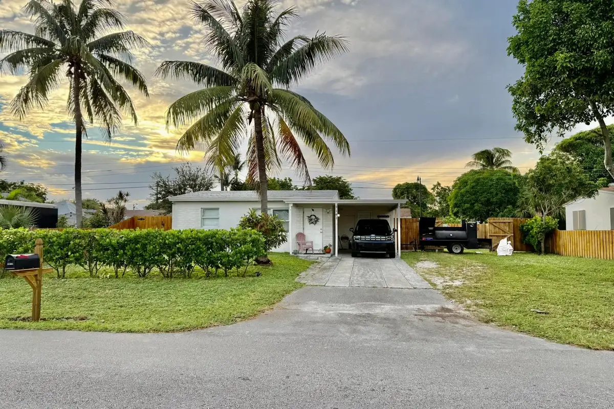 3141 NE 12th Ave, Pompano Beach: photo 1 of 6