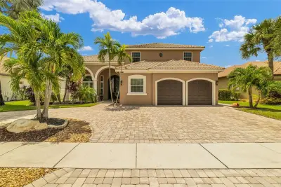 15974 SW 16th St, Pembroke Pines: photo 1 of 59