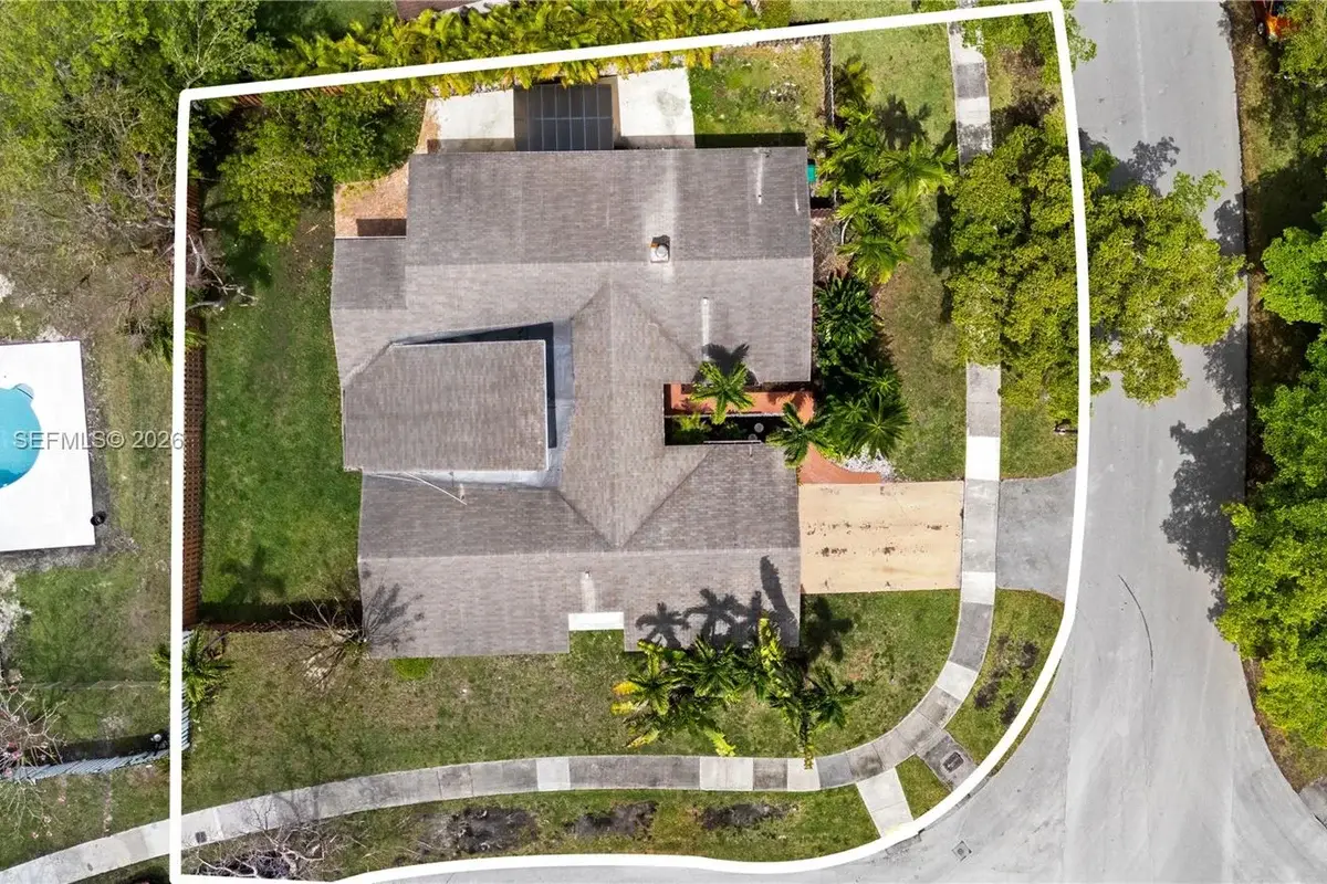 10610 SW 128th Ave, Miami: photo 1 of 46