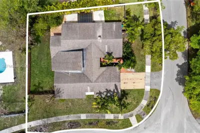 10610 SW 128th Ave, Miami: photo 1 of 46