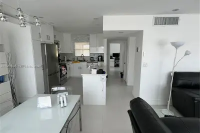 1501 Arthur St #10, Hollywood: photo 1 of 75