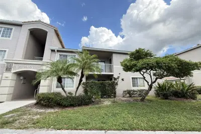 5015 Wiles Rd #207, Coconut Creek: photo 1 of 11