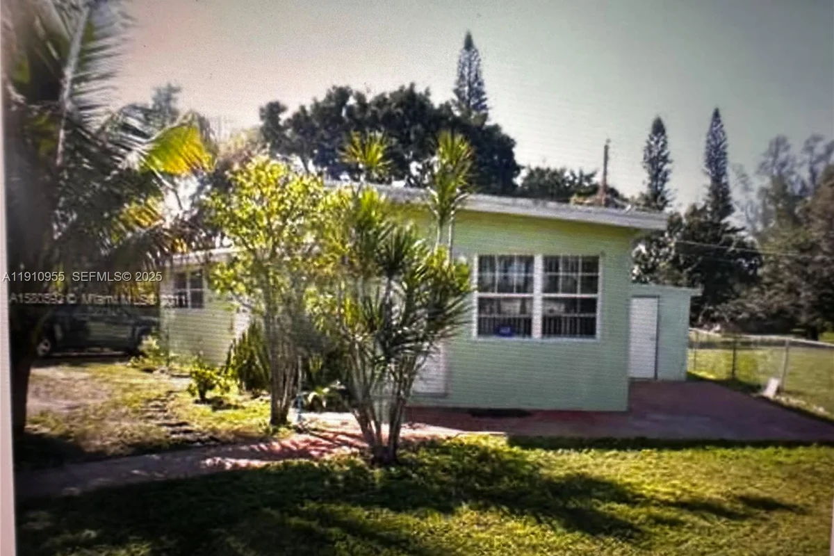 3490 SW 56th Ave, West Park: photo 1 of 3