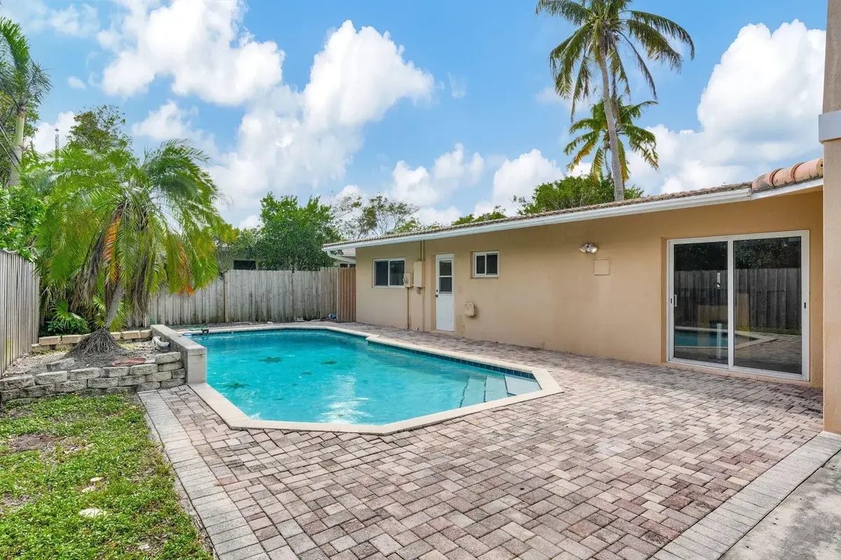 1300 NE 26th Ave NE, Pompano Beach: photo 1 of 68