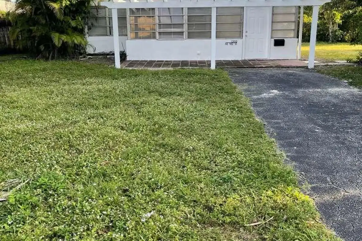 1300 NE 182nd St, North Miami Beach: photo 1 of 20
