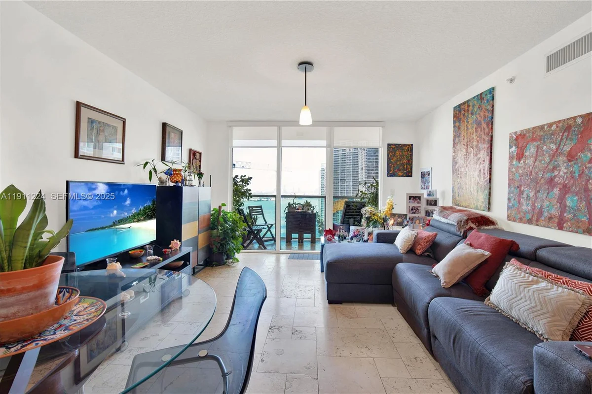 31 SE 5th St #2910, Miami: photo 1 of 34