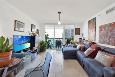 31 SE 5th St #2910, Miami: photo 1 of 34