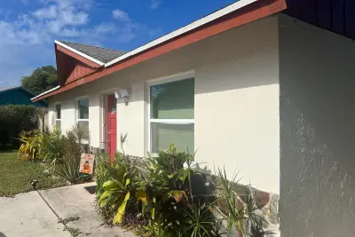1309 W Frangipani Cir, Lantana: photo 1 of 10