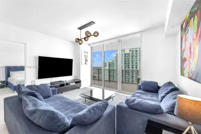 488 NE 18th St #4311, Miami: photo 1 of 42