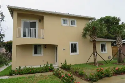 1944 Sheridan St #A, Hollywood: photo 1 of 15