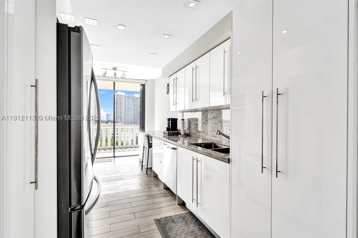 3000 Island Blvd #903, Aventura: photo 1 of 24