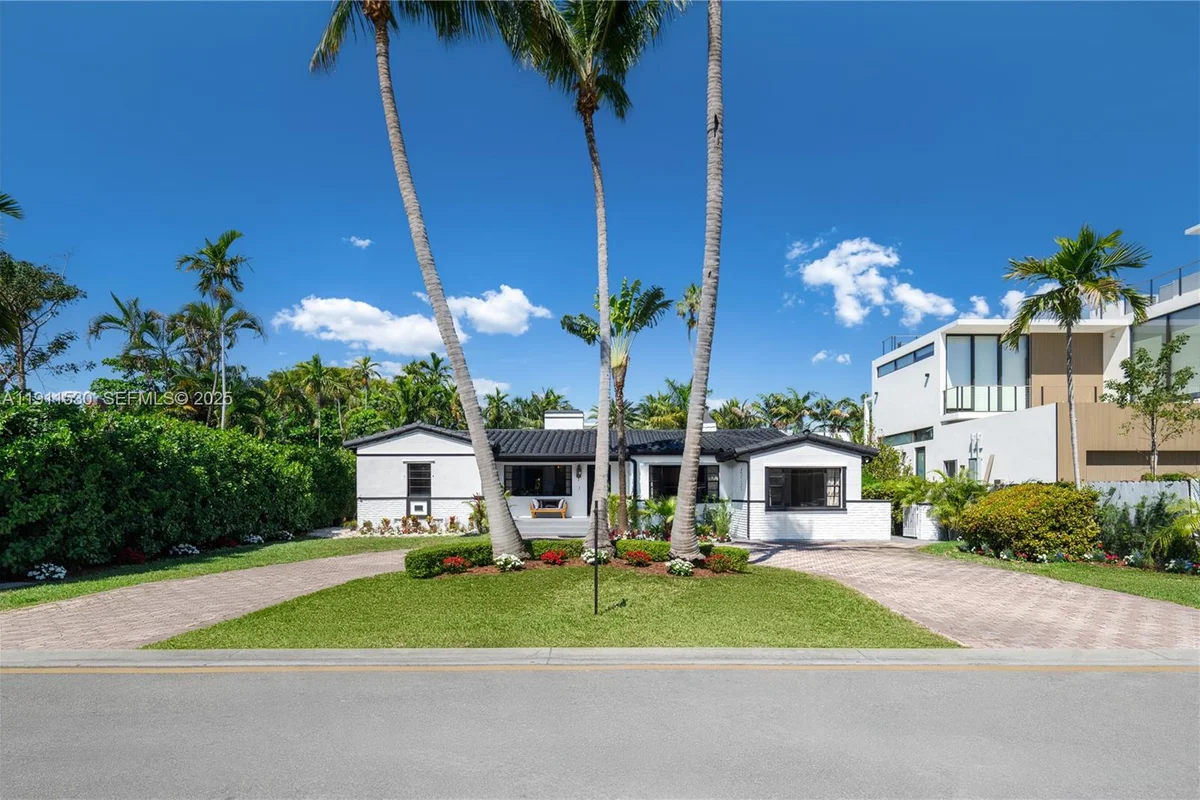 118 E 3rd Ct, Miami Beach: photo 1 of 14