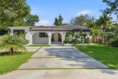 10845 Peachtree Dr, Miami: photo 1 of 35