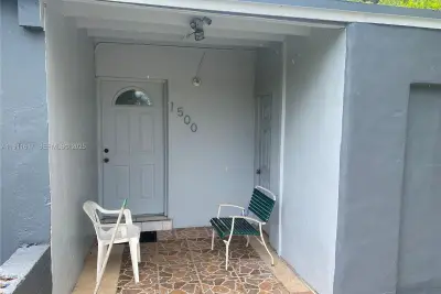 1500 NW 11th Ct, Fort Lauderdale: photo 1 of 6