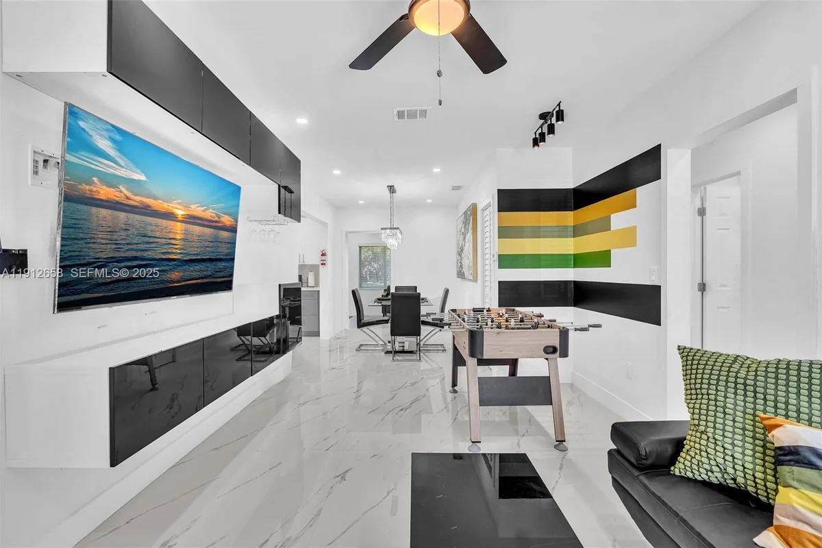 797 NW 35th St, Miami: photo 1 of 45