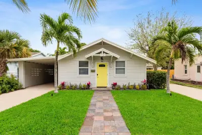 125 NW 3rd Ave, Delray Beach: photo 1 of 32