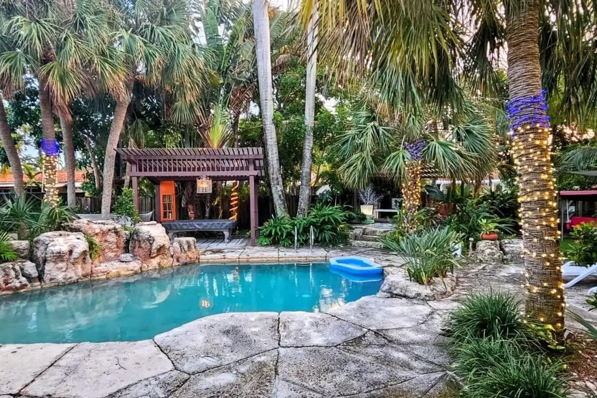 House in Hollywood: photo 1 of 10