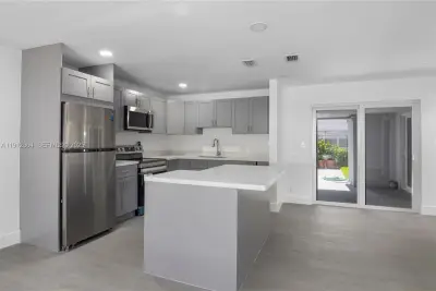 1750 NE 52nd St, Fort Lauderdale: photo 1 of 48