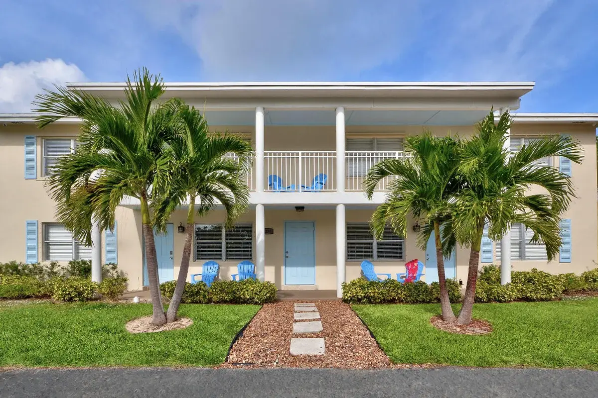 1236 Beach Rd #4, Riviera Beach: photo 1 of 26