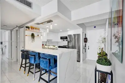 9686 Fontainebleau Blvd #507, Miami: photo 1 of 34