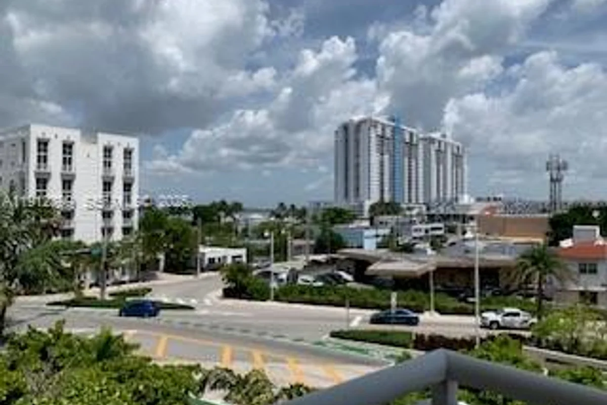 1688 West Ave #405, Miami Beach: photo 1 of 24