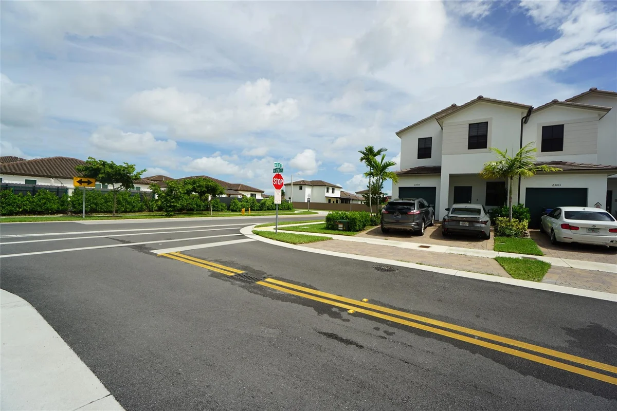 23010 SW 128th Pl, Miami: photo 1 of 47