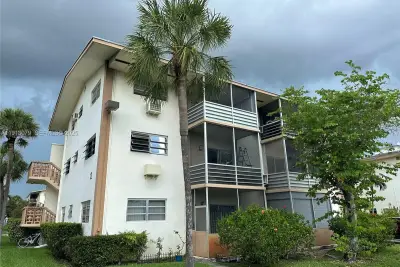 16790 NE 14th Ave #202, Miami: photo 1 of 20