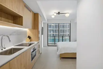 11 NE 6th St #1906, Miami: photo 1 of 42